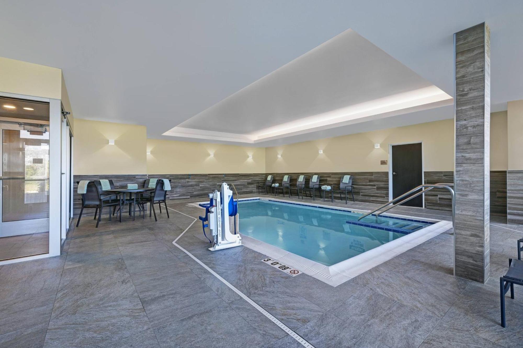 Fairfield Inn & Suites By Marriott Milwaukee Брукфілд Екстер'єр фото